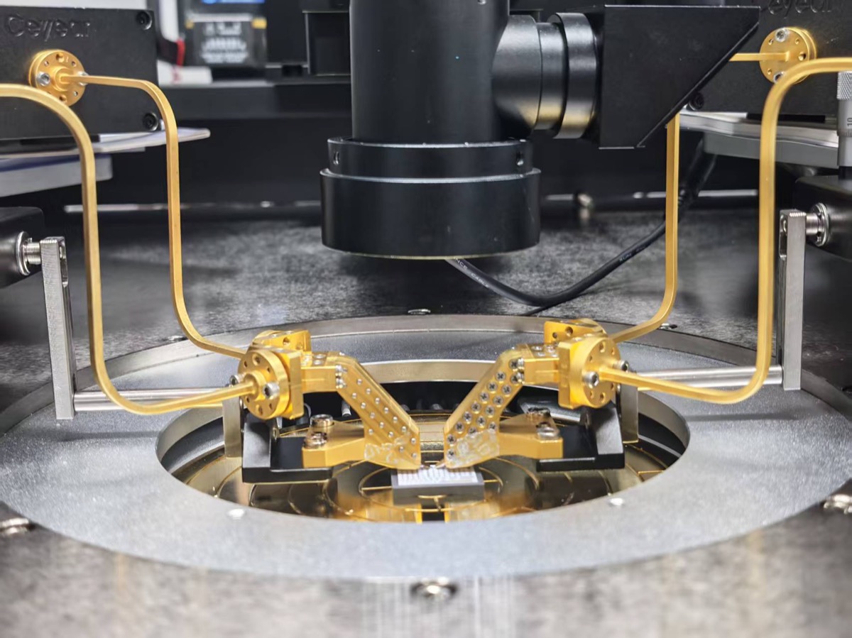 Difference Waveguide Probe