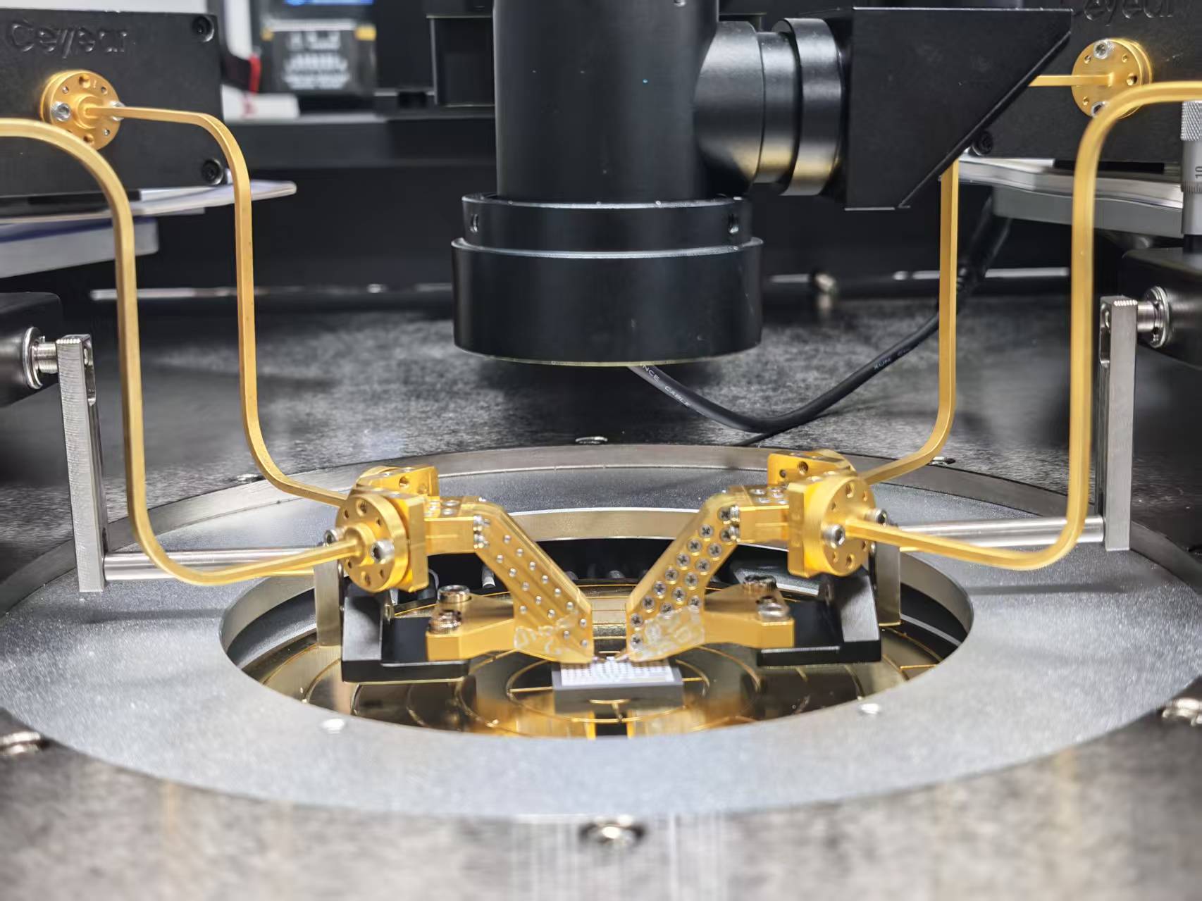 Difference Waveguide Probe