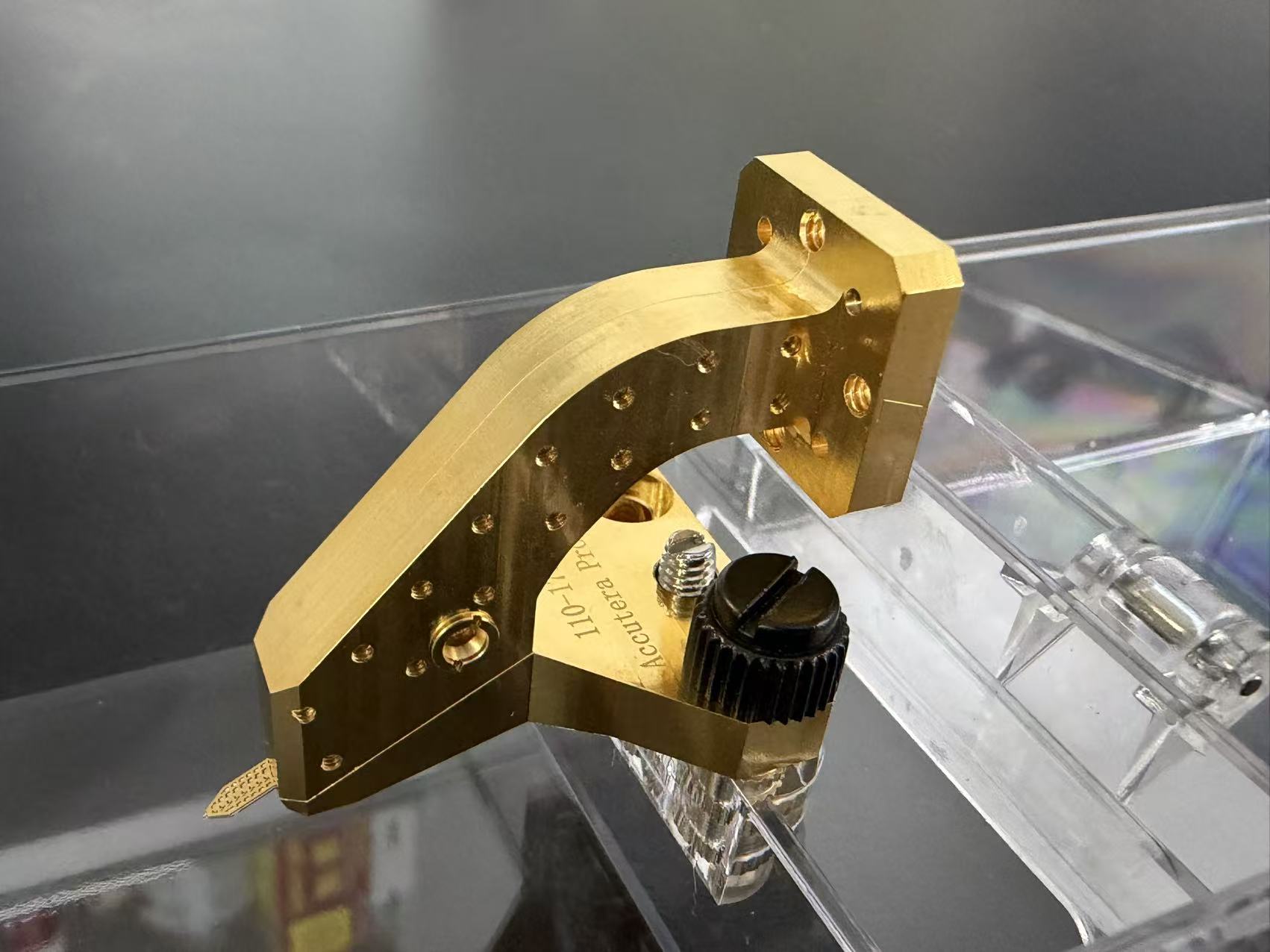 Single Waveguide Probe